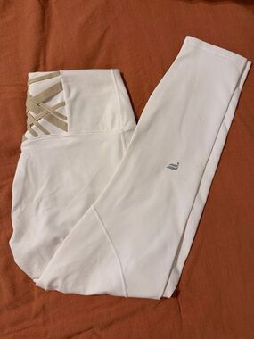 White High-Waist Leggings with Crisscross Waistband